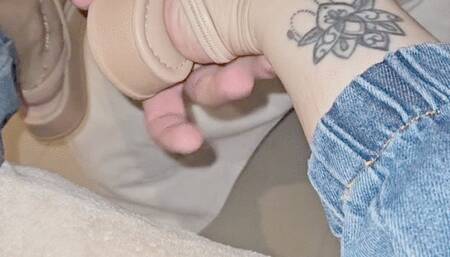 Footworship in long nails
