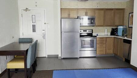 Muscular Female Bodybuilder dominates delivery man