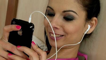 YOUNG TENANT WITH STRAPON FOR MATURE LESBIAN LANDLORD