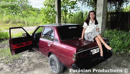 218 - Lacia revving old Corolla