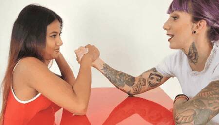 Elizabeth vs Nikita, the most tense arm ( CHALLENGES )