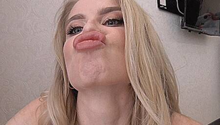 A blondie with a gorgeous make-up sniffs her lips! MP4