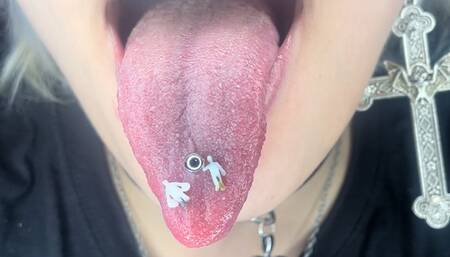 MOV 2 tiny men snuck into my drink! VORE swallowing giantess