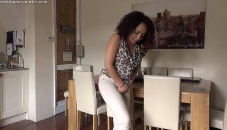 Kayla wets her white Jeans