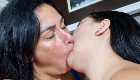 MILF AND PRINCESS KISSING PART 4
