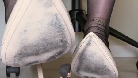 Cali Da Foot Goddess Shrinks Friends into Nylons: Giantess