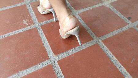 what beautiful feet and what delightful pronounced arches in high heels (5)