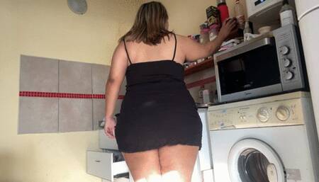 Elisa Stinks Out The Entire Kitchen!