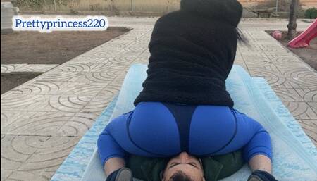 Very sexy leggings ass farting in public