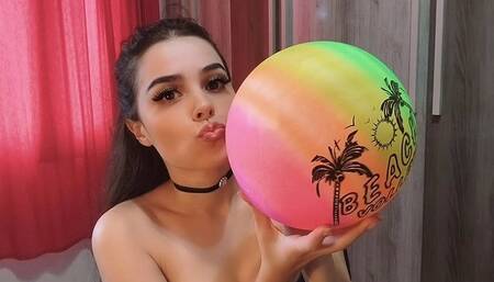 RASGANDO BOLA INFLAVEL DE PRAIA