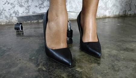 Kendall cross-legged leaving her stiletto heels dangling (5)