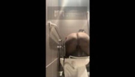 Too Luxurious' Public Tinkles Pt 3!! MOV