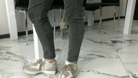 You giantess walk in very angry MP4 FULL HD 1080p