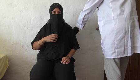 Arab Iraqi Muslim Wife Sucking a Big Black Cock