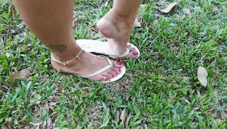 Pronounced arches and pretty painted nails on new flip-flops (3)