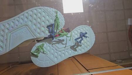 Underglass shoe crush 2