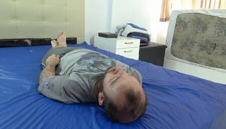 TWO DWARVES KISSING WITH A VERY HOT HANDJOB PART 1 BY ANANZINHA DO MAL AND PITOCO CAM BY ALINE FULL HD