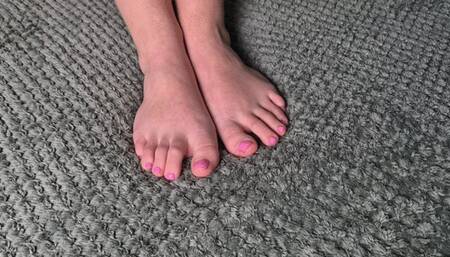 Close up FEET - CuteBootyBabe21 you're her SLAVE