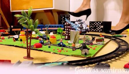 Giantess Samira declara su amor a su tiny y decide conocer el pueblo de donde el es nativo, y a si paso destruye toda la ciudad