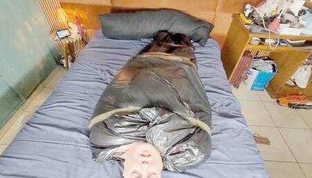 FARTING ON MY CHEATING BOYFRIEND STUCK IN THE BAG -- BY BABE - CLIP FULL