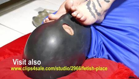 IGNORING SLAVE AND USING HIM AS A FOOTSTOOL