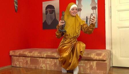 Watch pin-up Olivia Zlota's porn