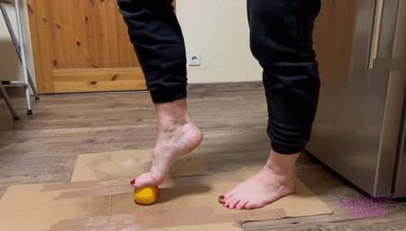 Sneaker-Girl Akira - Some different fruits under Strong Feet