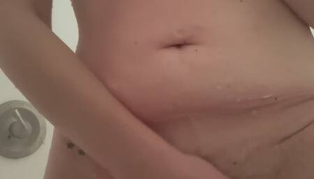 Alaskan belle cums in the shower