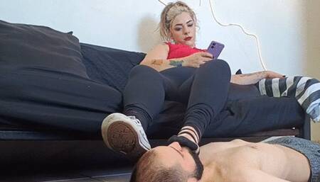 Slave who smells sweaty big soles BBW GODDESS ATENNA parte 1