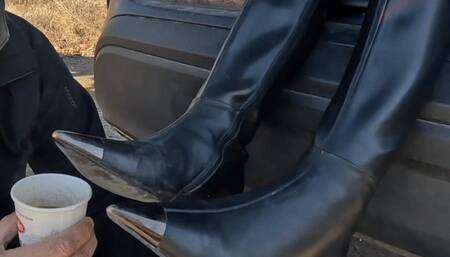 Taste coffee from the soles of my boots