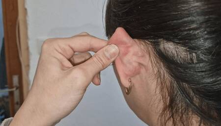 Ear Lobe Tendons Stretching