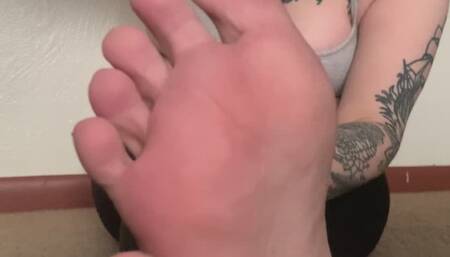 Reviewing & Removing My Post Workout Socks & Shoes