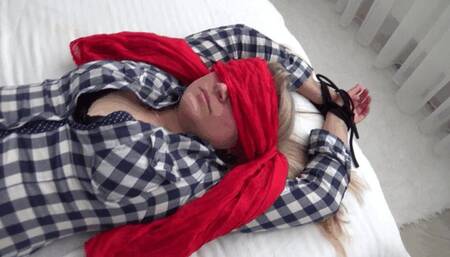 playing with your belly button, shoving her finger deep in it and licking it pov Bn