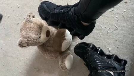 a soft toy has to suffer from cute Nike tl