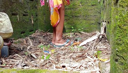 Outdoor Bathroom Aunty Sex