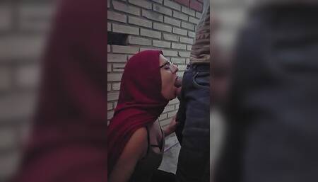 Blowjob at the Entrance of the House Mia Niqab