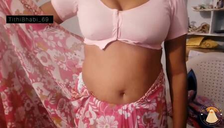 Desi Bhabi Show Her Nude Body to Her Boyfriend.