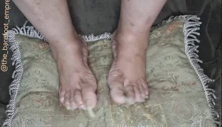 Scratching a textured pillow with long toenails