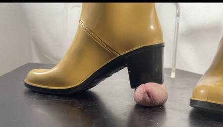 A Bootjob Dream comes true - Shoejob in yellow Marc Jacob Rainboots - Tramplegirl in black nylons and wellies uses all her talents to drain a huge load on her nyloned feet - Spitting, Shoejob, Bootjob, Giantess, POV and Upskirt Views - HD