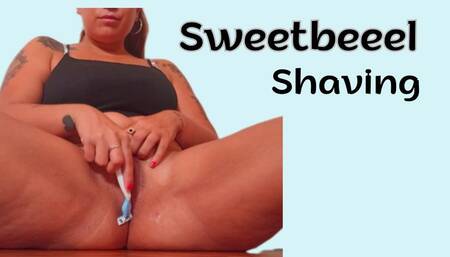 I shave my pussy and legs