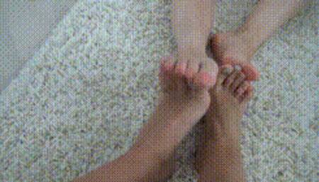 play footsie different positions 8FFn