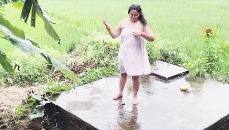 Naughty Desi Aunt's Wild Outdoor Adventure – Passion Under the Open Sky!