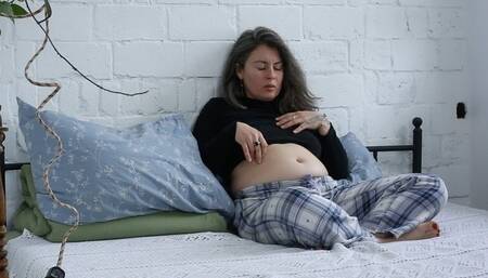 monster moves inside her bellly m2