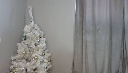 my step-sister oils herself and anally excites her ass