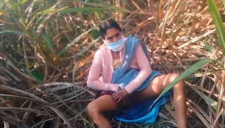 Village Bhabhi Fingering Sugarcane