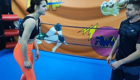 19 y o skilled fem wrestler in spandex leggings vs guy