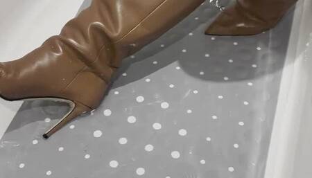 Stilletto leather boots in the bath