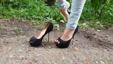 Taking off Nando Muzi high heels pumps and putting it back on thee feet, shoeplay