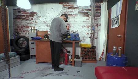 THIS HOUSEWIFE FINDS AN ARRANGEMENT WITH HER MECHANIC