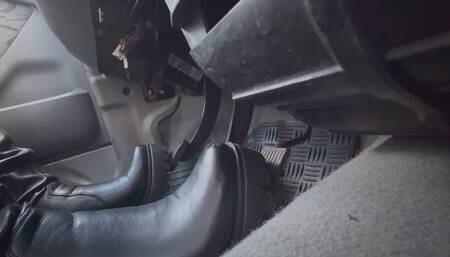 PEDAL PUMPING-My wife tries to drive in these boots, will she be able to?